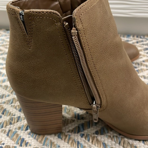 Fergalicious by Fergie Ankle boots - Picture 3 of 5